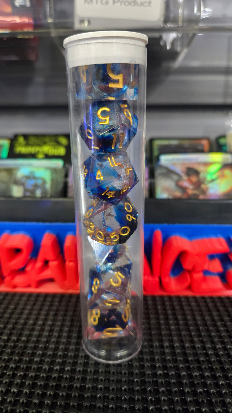 Coral Treasure Glitter Core Resin 7 Dice Set